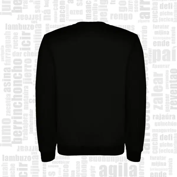 sudadera-sin-capucha negra por detrás